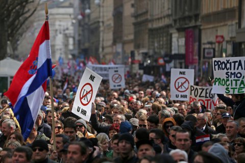 У Хорватії пройшли багатотисячні мітинги проти одностатевих шлюбів
