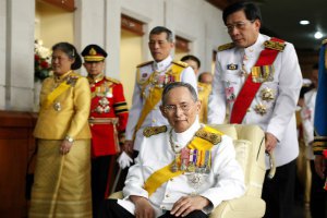 Король Таиланда призвал граждан объединиться и действовать в интересах страны