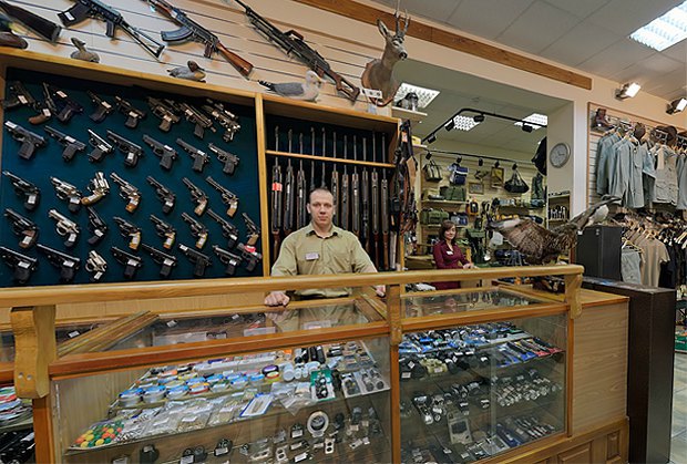 В киевском магазине оружия