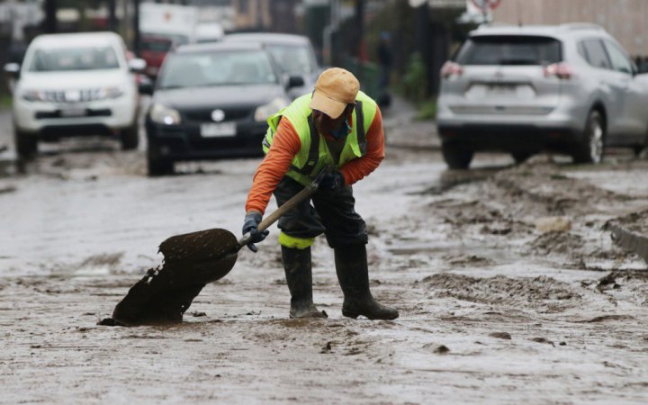 У кількох регіонах Чилі через потужні зливи оголосили “стан катастрофи”