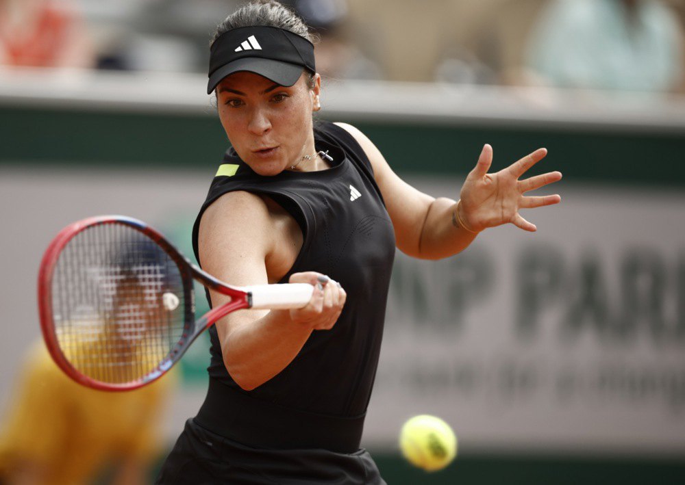 Румунка Єлена-Габріела Русе