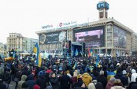 На Майдане укрепляют баррикады