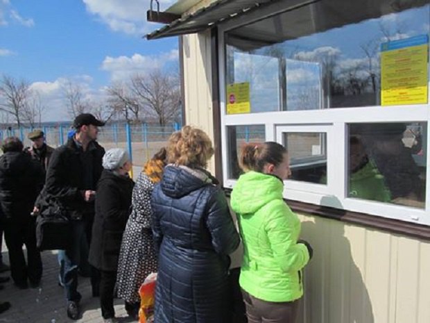 Пункт пропуска в Станице Луганской