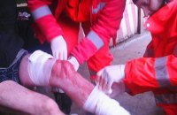 У Новотроїцькому медики ПДМШ надали допомогу пораненому діду, який «народився в бронежилеті» та любить розповідати анекдоти