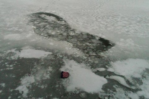 В Запорожской области провалились под лед и утонули трое 5-летних детей