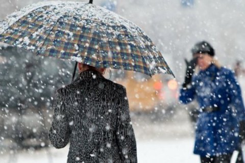  Завтра у західних, північних та центральних областях України – дощ і мокрий сніг