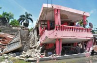 Число жертв разрушительного землетрясения на Гаити достигло 742 
