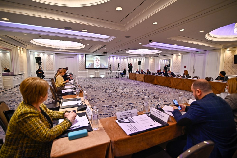 Круглий стіл 'Забезпечення реалізації виборчих прав окремих груп виборців: виклики та перспективи' у Києві в змішаному форматі.