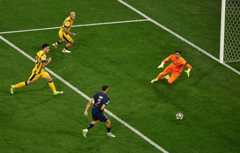 Хакімі відкриває рахунок у матчі