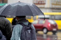 У неділю в західних областях та на Лівобережжі пройдуть невеликі дощі