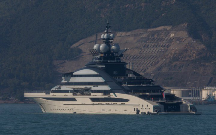 BBC: Ормузькою протокою пройшла розкішна яхта, пов’язана зі союзником Путіна