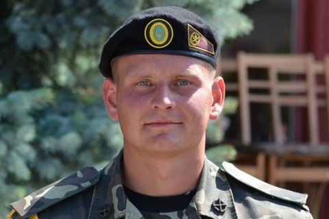 Порошенко присвоил звание Героя Украины двум военным (обновлено)