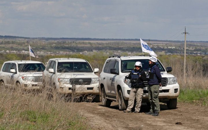 На Донбасі росіяни вкрали в ОБСЄ 50 броньованих автомобілів