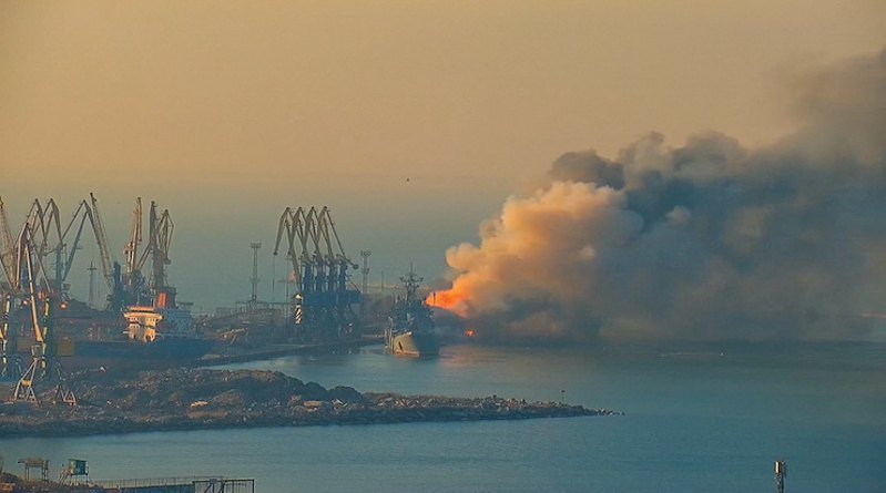 У порту окупованого Бердянська знищено великий десантний корабель «Орск» Чорноморського флоту РФ, було це 24 березня 2022 року