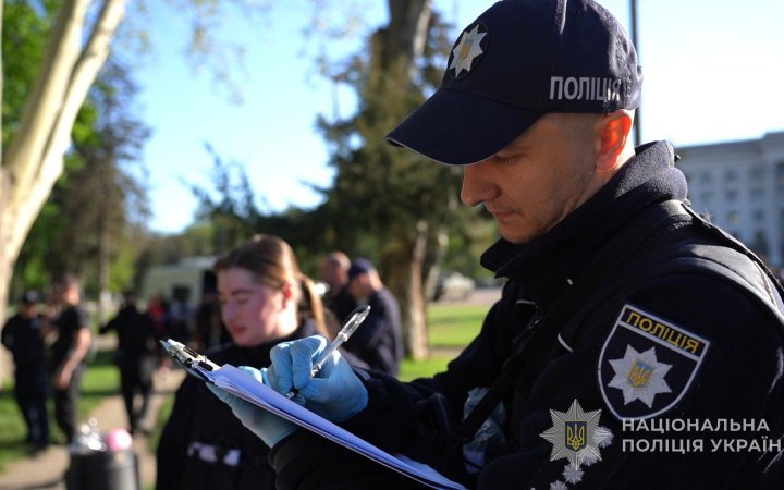 В Одесі чоловік з ножами напав на поліцейських