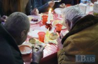 В Киеве рождественским обедом накормили бездомных 