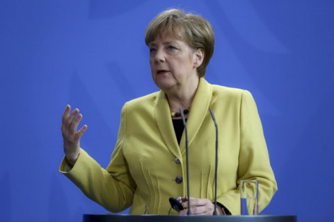 Меркель: Німеччина боротиметься з тероризмом пліч-о-пліч з французами