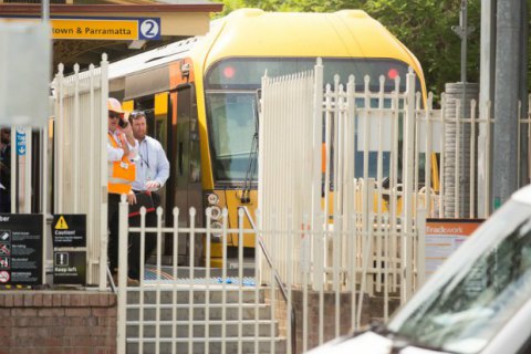В Сиднее поезд врезался в ограждение на станции