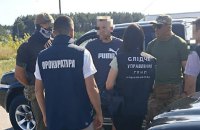 Житель Рівненщини продавав позашляховики, які ввозили в Україну як гумдопомогу для ЗСУ
