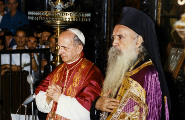 патриарх Афинагор (справа)
