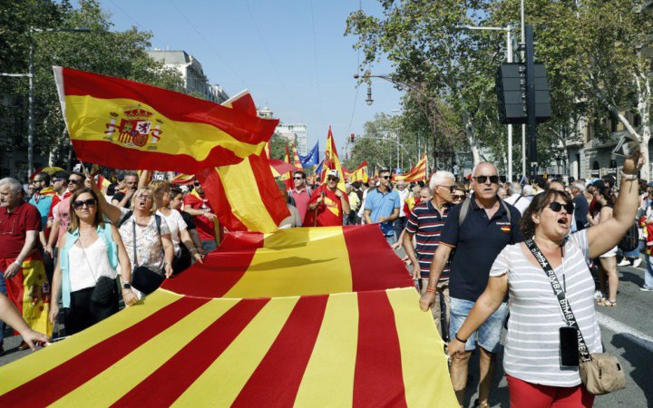 Єврокомісія вимагає, аби Мадрид роз’яснив “можливий закон про амністію каталонців”