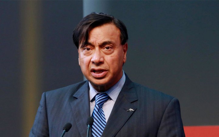 FT: компанія індійського мільярдера отримувала російську нафту, перевезену підсанкційними суднами 