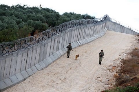Турция за год построила 330-километровую стену вдоль границы с Сирией и Ираком