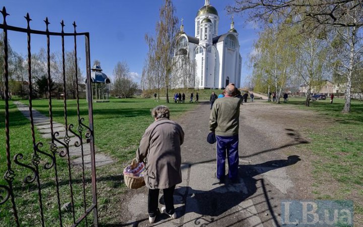 Украинцы на Пасху пришли в храмы в Буче и Ирпене