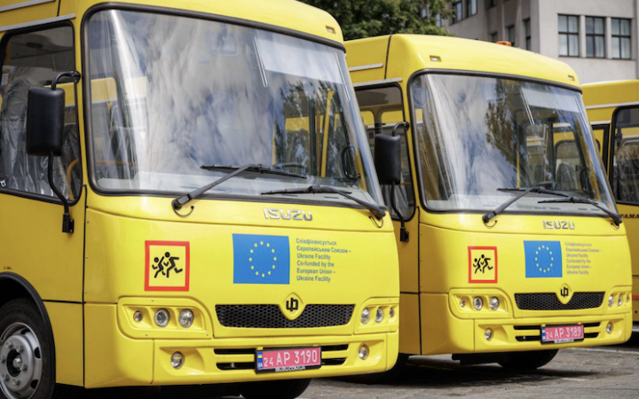 Чотири ліцеї Харківської області отримали шкільні автобуси 