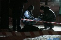 В Киеве на Березняках в снегу обнаружили труп мужчины