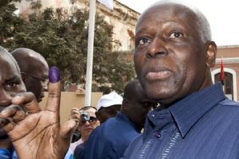 Правящий с 1979 года президент Анголы уйдет в отставку