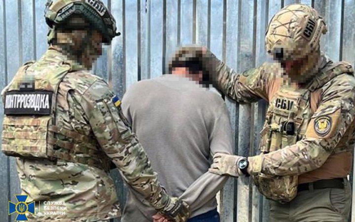 ​У Херсоні затримали чоловіка, який коригував удари росіян по місту