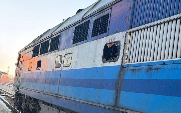 Ворожий безпілотник влучив у пасажирський потяг на Сумщині (доповнено)