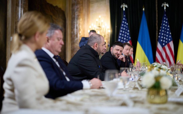 Володимир Зеленський розповів, чому тристоронні перемовини з Росією і США вкотре перенесли