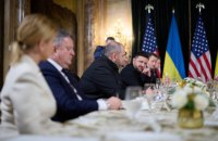 Володимир Зеленський розповів, чому тристоронні перемовини з Росією і США вкотре перенесли