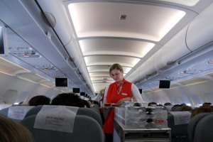 "АэроСвит" возобновит питание на всех рейсах