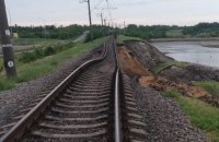 Підрив росіянами Каховської ГЕС: біля Нікополя просіла ділянка із залізничним полотном