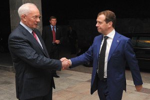 Сегодня состоится встреча Азарова и Медведева "на полях" саммита СНГ