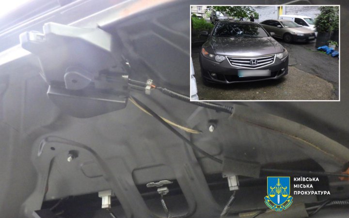 У центрі Києва з автомобіля обміну валют за допомогою мотузки викрали 15 млн гривень