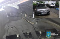 У центрі Києва з автомобіля обміну валют за допомогою мотузки викрали 15 млн гривень