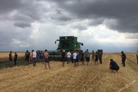 В Одесской области военные и фермеры сцепились из-за земли