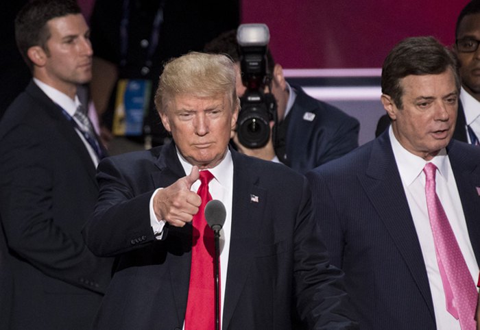 Дональд Трамп и Пол Манафорт во время национального съезда Республиканской партии США, на котором Трамп был официально выдвинут
кандидатом на пост президента, Кливленд, 20 июля 2016.