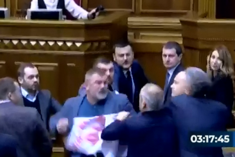 В Раде произошла массовая драка между депутатами, Шуфрич получил в голову