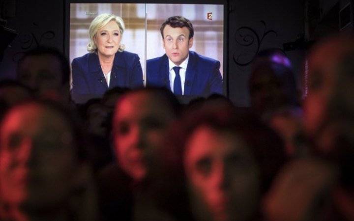 ​Макрон грається з долею Франції: пан або пропав 