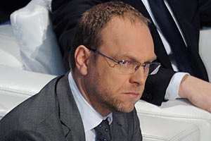 Власенко обжаловал свое отстранение от Тимошенко