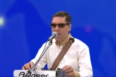 Президент Туркменістану виконав пісню про коня