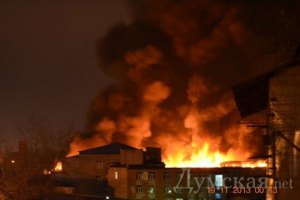 Крупный пожар уничтожил склады и офисы в Одесском логистическом центре