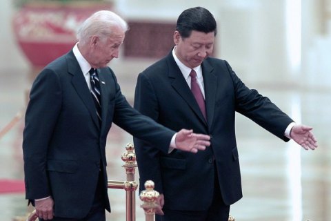 Сі Цзіньпін після дзвінка Байдена: КНР і США мають взяти частку міжнародної відповідальності та працювати заради миру 