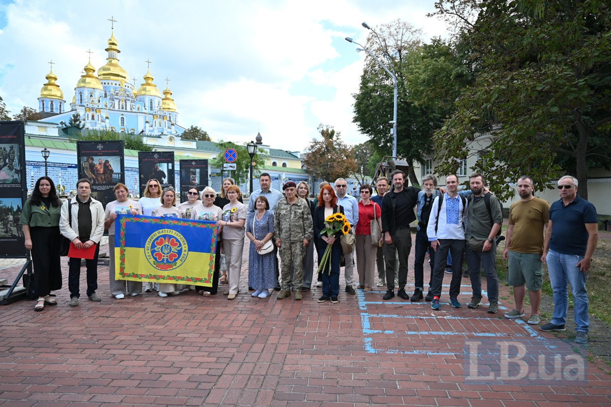 Під час відкриття фотовиставки 'Дні пам’яті героїв Іловайської битви 2014'