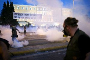 В Греции вспыхнули уличные бои после убийства антифашиста